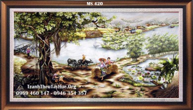 Chị Hồng Thủy mua tranh thêu phong cảnh làng quê MS 420